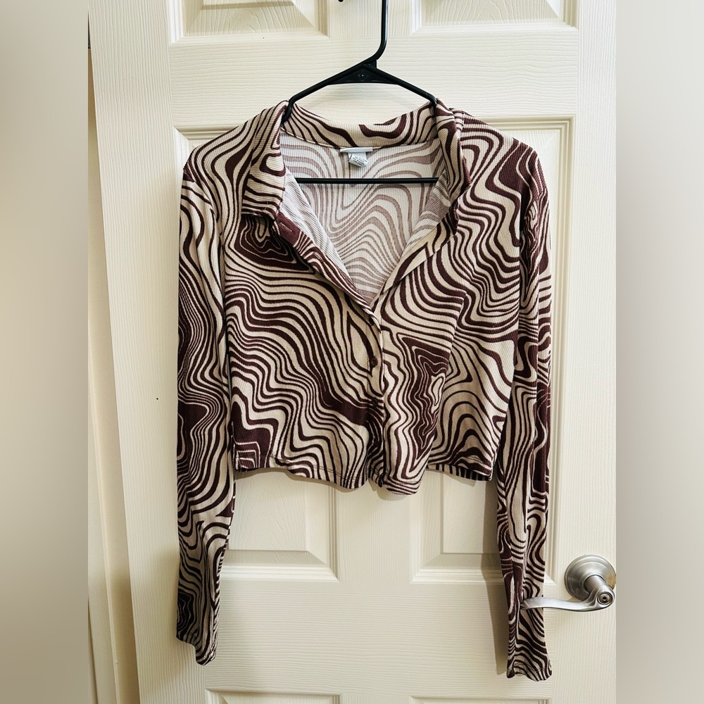 Rue21 Brown and Cream Swirl Button Down Shirt
